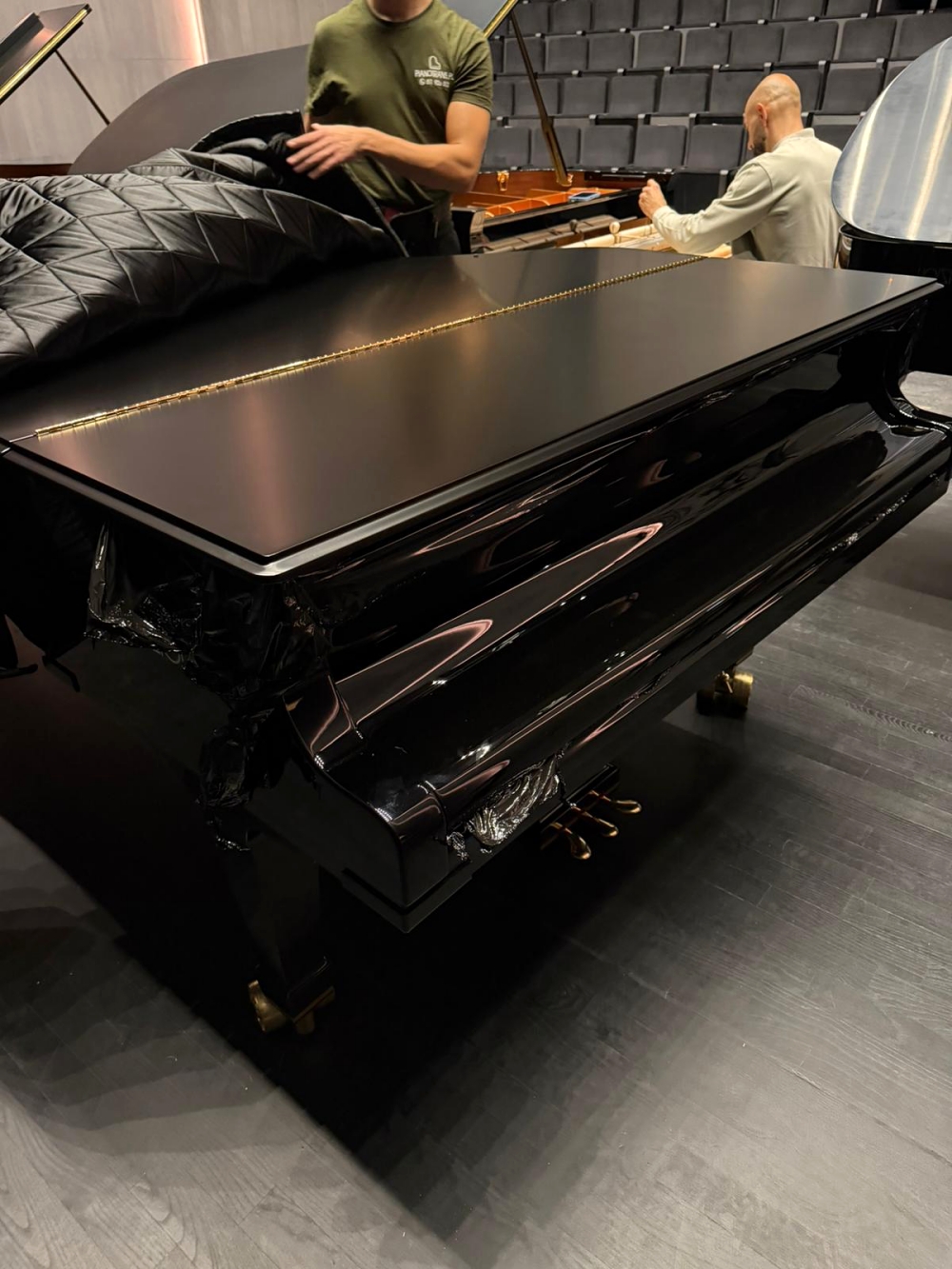 Transport fortepianu po schodach — Kraków, PianoTrans